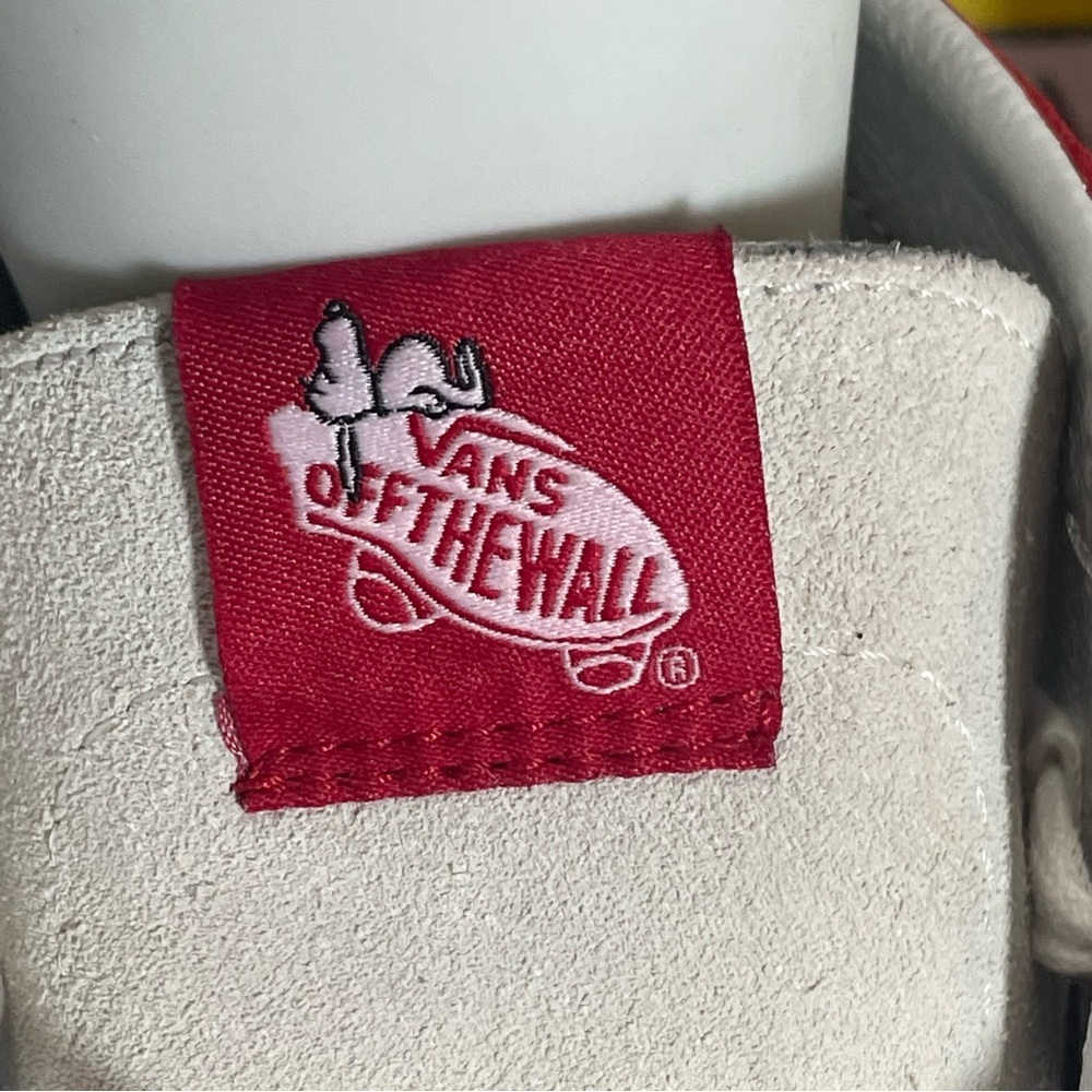 Vans Peanuts SK8-Hi Dog House Unisex (M-8.5) (W10). Preowned. Snoopy. Boxed. - Picture 4 of 12